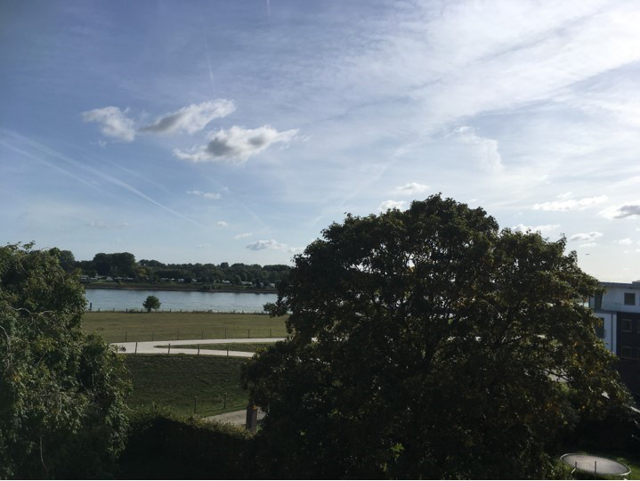 Ausblick des Grafen-Zimmers des Burgfräulein-Zimmers des Schlosshotels Haus Grieth Bed & Breakfast