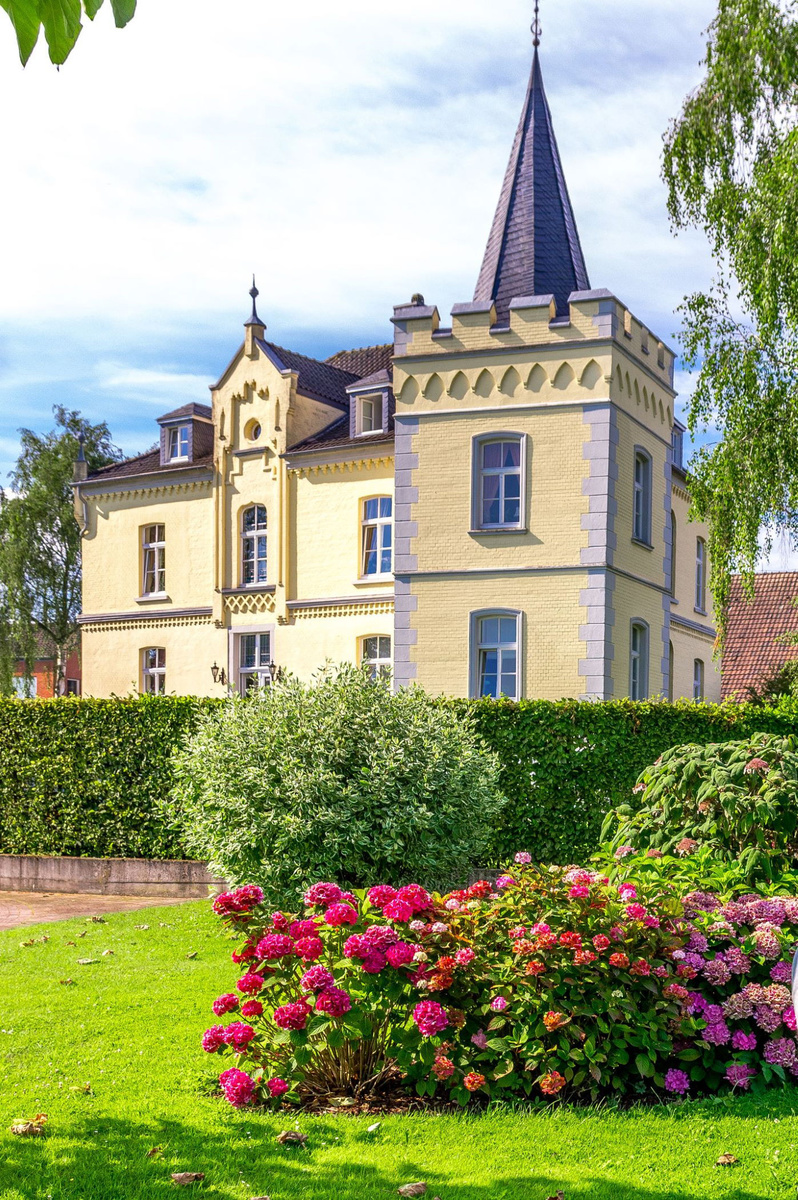 Schlosshotel Haus Grieth Bed & Breakfast