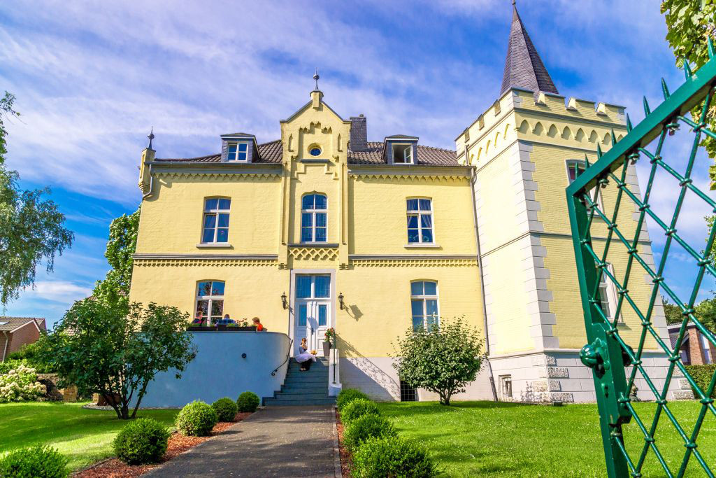 Schlosshotel Haus Grieth Bed & Breakfast